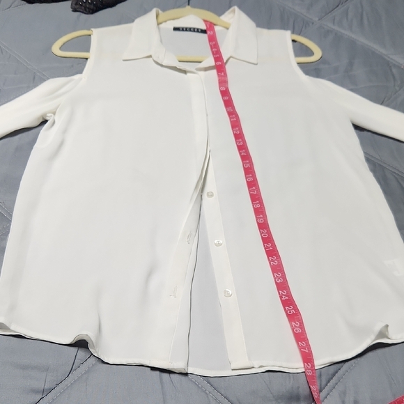 White Long Sleeve Cut Out Button Down Blouse - Picture 6 of 7
